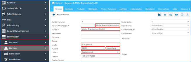 Das Bild zeigt die Software TimO unter dem Menüpunkt Kunden. Im Bild rot markiert sind die unterschiedlichen Punkte der Stammdaten.